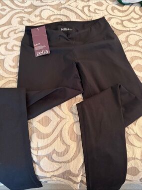 Zella slim fit leggings size medium